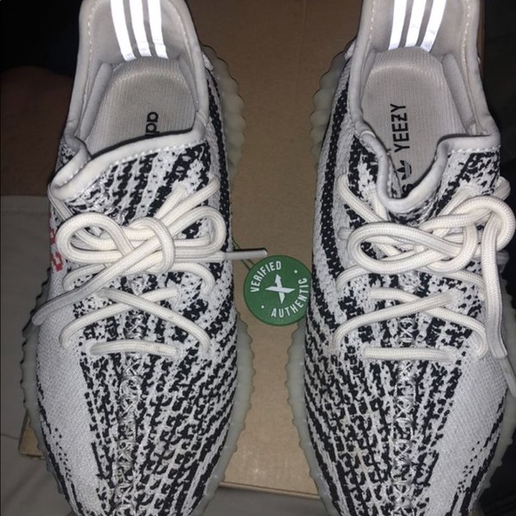 Adidas boost 350 v2 Zebra size 4.5 - Picture 2 of 8